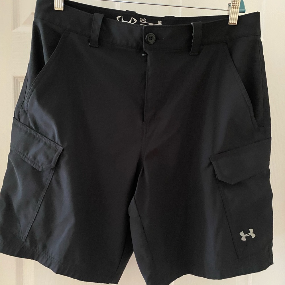Men’s Under Armour cargo shorts; size 36